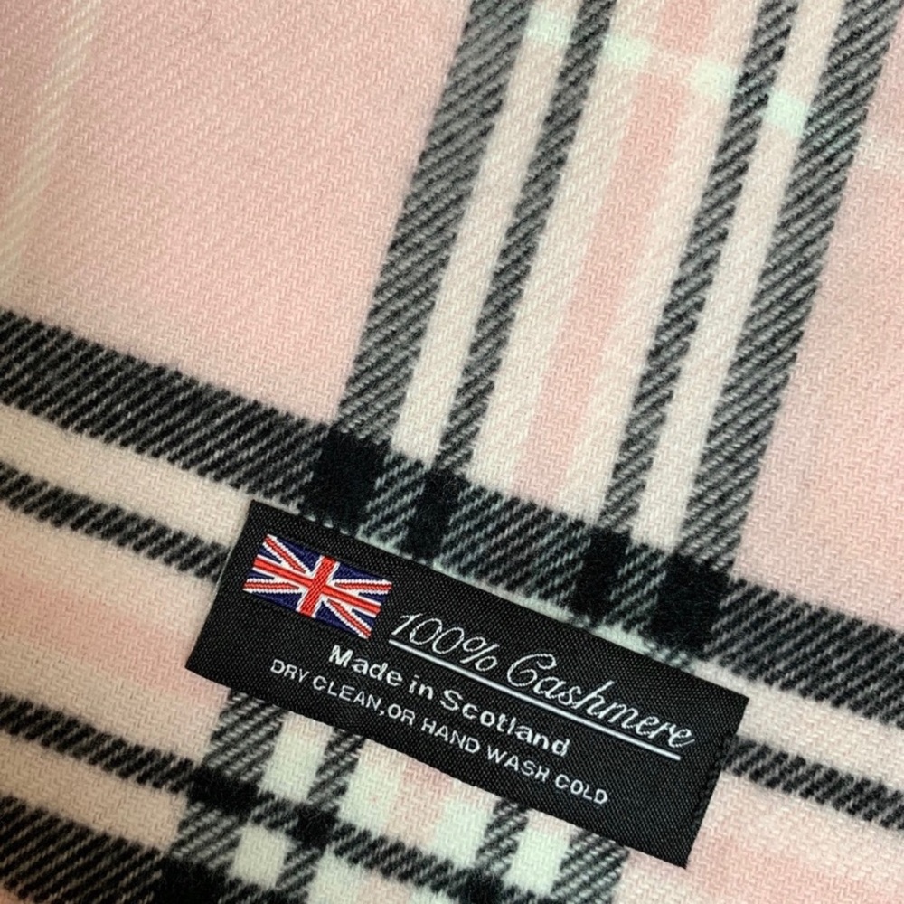 5🌟 RATED - 100% Cashmere Pink Plaid Scarf - Picture 3 of 7